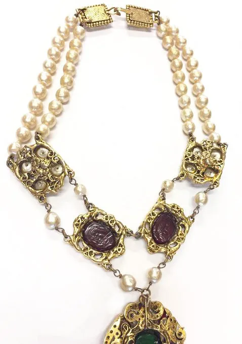 CHANEL RETRO VINTAGE PEARL NECKLACE