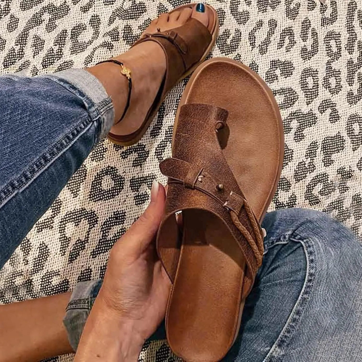 Flip Flops for Women 2025 Vintage Leather Vamp Thong Sandals Ring Open Toe Flat Sandals Slip-On Slippers Lightweight Outdoor Summer Shoes