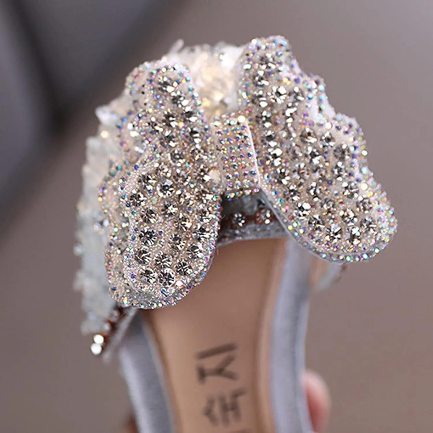 Girls Ballet Shoes Fashion Summer Girls Dance Shoes Princess Dress Performance Shoes Ribbon Pearl Bow Sandals Shoes