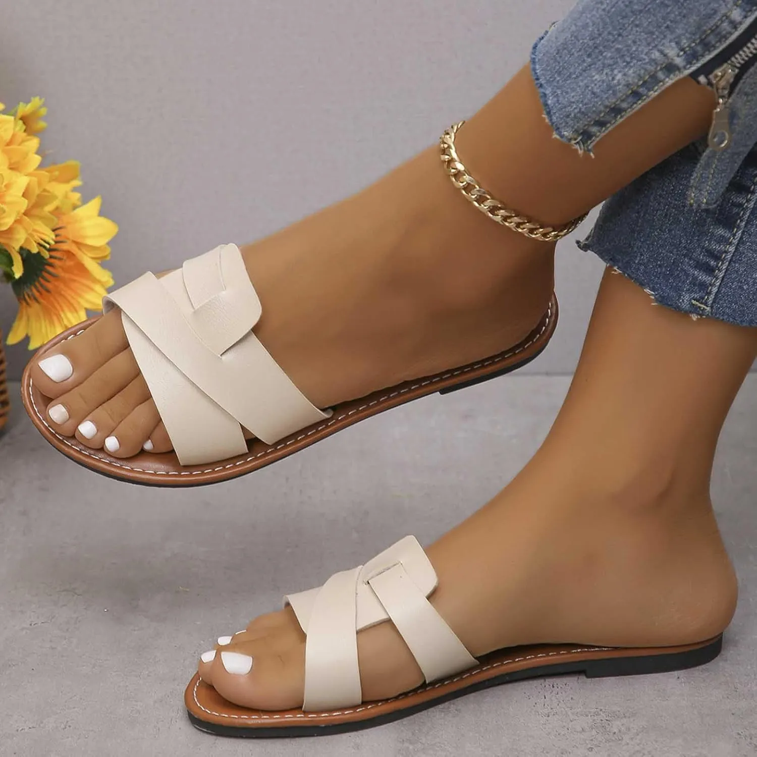 Travel Slippers for Women 2025 Summer Vacation Sandals Dressy Flats Party Wedding Beach Outfits